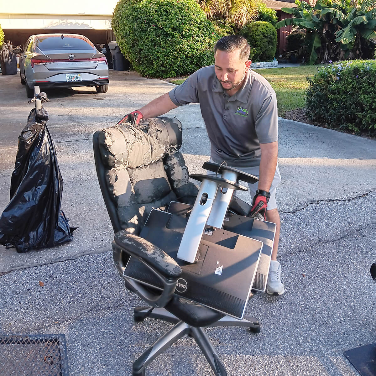 Ronel Drag Broken Old Chair & monitors