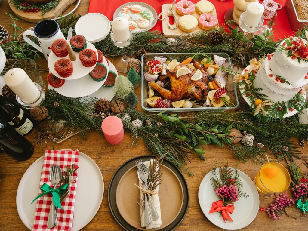 thanksgiving table with plates